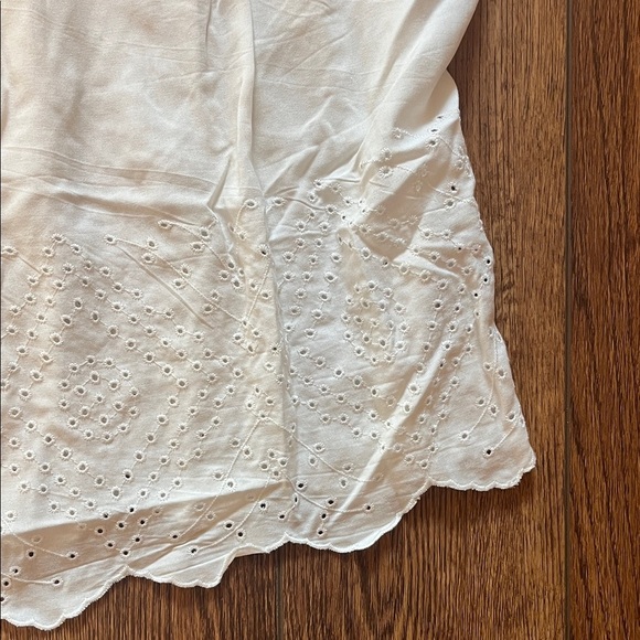 Torrid White Eyelet Lace Women's Top 2 - Picture 5 of 7
